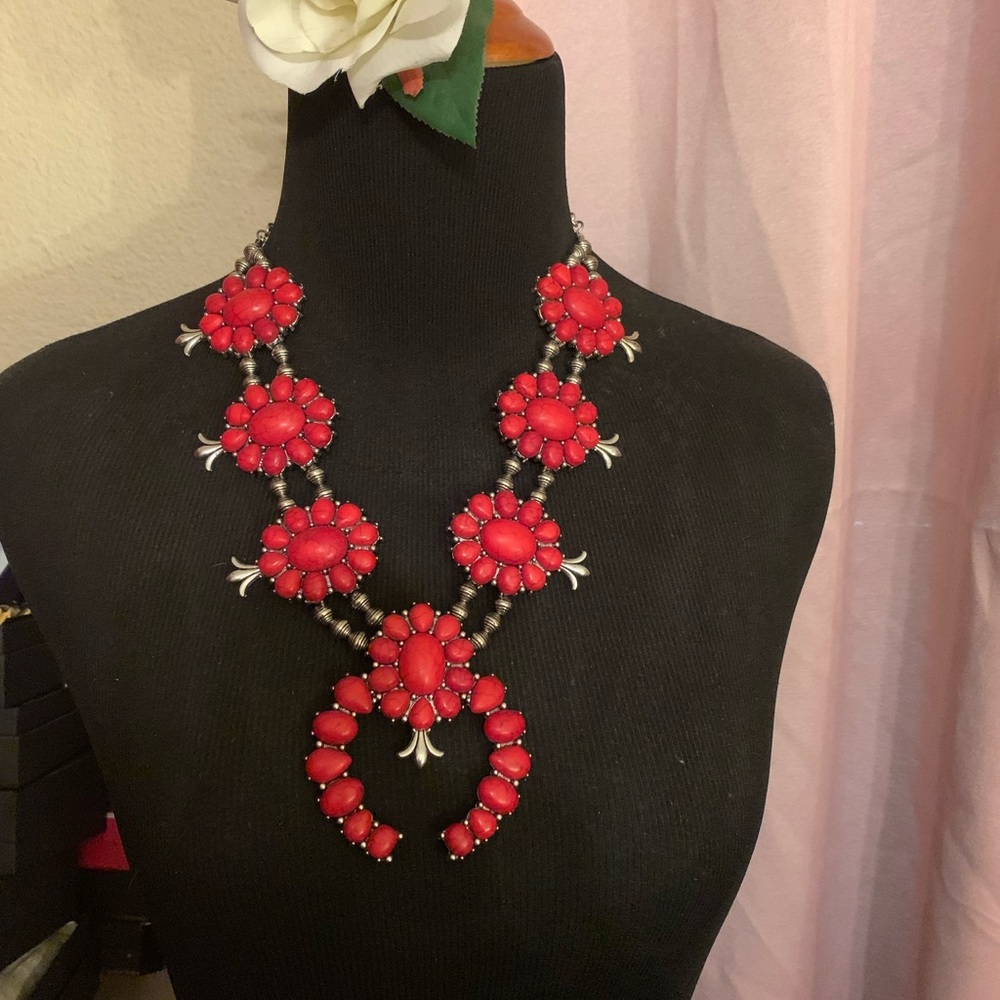 Elegant Red Floral Necklace